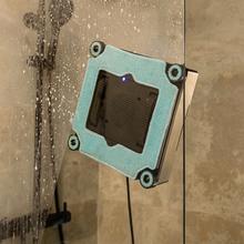 Conga Windroid W100 Station Robot limpiacristales 3 en 1 con gran autonomía y estación de carga constante, que pulveriza, limpia y seca todo tipo de superficies con resultados impecables incluso en bordes y esquinas.Ofrece manejo total por app o mando, alta velocidad de limpieza y máxima seguridad gracias a su cuerda y batería de seguridad.