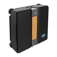 Conga Windroid W100 Station Robot limpiacristales 3 en 1 con gran autonomía y estación de carga constante, que pulveriza, limpia y seca todo tipo de superficies con resultados impecables incluso en bordes y esquinas.Ofrece manejo total por app o mando, alta velocidad de limpieza y máxima seguridad gracias a su cuerda y batería de seguridad.