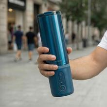 Power Titanium Shake2Go Lagoon Steel Batidoras de vaso individual con diseño compacto y portátil. Potencia 180W. Desmontable. Vaso metal 600ml. Tres programas automáticos. Libre BPA. Carga rápida.