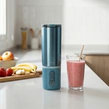 Power Titanium Shake2Go Lagoon Steel Batidoras de vaso individual con diseño compacto y portátil. Potencia 180W. Desmontable. Vaso metal 600ml. Tres programas automáticos. Libre BPA. Carga rápida.