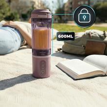 Power Titanium Shake2Go Candy Personal Blender im kompakten und tragbaren Design. 180 W Leistung. Abnehmbarer 600-ml-Tritan-Behälter. Drei Automatikprogramme. BPA-frei. Schnellladefunktion.