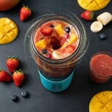 Power Titanium Shake2Go Lagoon Batidoras de vaso individual con diseño compacto y portátil. Potencia 180W. Desmontable. Vaso Tritan 600ml. Tres programas automáticos. Libre BPA. Carga rápida.