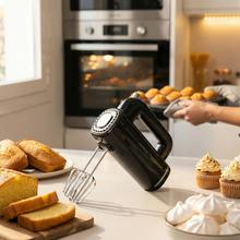 PowerTwist 300 Batidora amasadora con potencia de 300 W que garantiza un mezclado uniforme y sin esfuerzo. Cinco velocidades regulables. Varillas de precisión para montar claras o cremas. Ganchos de acero resistentes para amasar. Botón eyector QuickOut. Base de almacenamiento integrada.