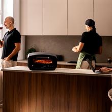 Pizza&Co 500 Gyro Horno de pizza eléctrico con panel digital táctil y piedra giratoria de alta temperatura.