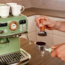 Power Espresso 20 Tradizionale Grind Machine à café expresso avec moulin intégré. Buse vapeur orientable 20 bars. Préparez deux cafés à la fois.  Manomètre et système PID. Presse incluse.