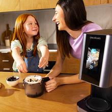 Gelatec 1800 Touch Heladera con 9 programas y 2 funciones especiales. Tecnología CreamOn y pantalla TFT. Helados y bebidas heladas en 3 pasos.