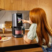 Gelatec 1800 Touch Heladera con 9 programas y 2 funciones especiales. Tecnología CreamOn y pantalla TFT. Helados y bebidas heladas en 3 pasos.