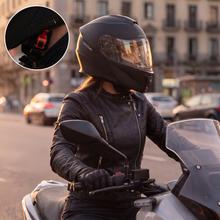 FlexShield Casco motocicleta L Casco modular abatible con homologación ECE 22.06 y doble certificación P/J para uso integral o jet. Fabricado en resina termoplástica, con visor antiarañazos, visor solar ajustable, sistema de cierre micrométrico y acolchados desmontables y lavables. Bolsa y caja incluidos.