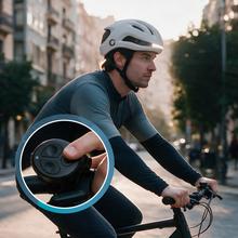 BrainGuard Pro SM: Ein intelligenter Stadthelm für Fahrräder, Roller und andere Elektrofahrzeuge, der Sicherheit und Sichtbarkeit verbessert. Er verfügt über Vorder- und Rücklicht mit verschiedenen Modi (Dauerlicht, Blinklicht, SOS) und dynamische Blinker, die per Fernbedienung am Lenker aktiviert werden. Der Helm ist mit einem 600-mAh-Akku ausgestattet und kann per USB geladen werden. Er ist leicht, komfortabel und bietet einen sicheren Sitz für den täglichen Gebrauch.