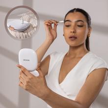 Mini Espelho FaceCare. Espelho de maquiagem dupla face com aumento de 10x e um espelho com aumento de 1x, ambos com iluminação LED. Possui sensor de toque, brilho ajustável e três temperaturas de luz (fria, quente e natural). Alimentado por uma bateria recarregável de 600 mAh e carregamento USB-C.