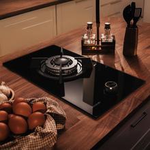 Bolero Squad GN 1200S Glass Black Placa de gas preparada para instalación a GAS NATURAL, acabado en acero inoxidable, parrilla completa de hierro fundido, potencia de 3,5kW, quemador WOK triple corona, encendido eléctrico, sistema de seguridad de las válvulas, para gas natural y accesorio para la conversión de gas incluído.