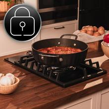 Bolero Squad GN 1200F Glass Black Placa de gas preparada para instalación a GAS NATURAL, acabado en cristal negro, parrilla completa de hierro fundido, potencia de 3,5kW, quemador WOK triple corona, encendido eléctrico, sistema de seguridad de las válvulas, para gas natural y accesorio para la conversión de gas incluído.