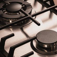 Bolero Squad GN 2200F Inox Placa de gas preparada para instalación a GAS NATURAL DE 2 FUEGOS, acabado en acero inoxidable, parrillas individuales de hierro fundido, potencia de 5,25kW, quemador WOK triple corona, encendido eléctrico, sistema de seguridad de las válvulas, para gas natural y accesorio para la conversión de gas incluído.