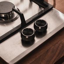 Bolero Squad GN 2200F Inox Placa de gas preparada para instalación a GAS NATURAL DE 2 FUEGOS, acabado en acero inoxidable, parrillas individuales de hierro fundido, potencia de 5,25kW, quemador WOK triple corona, encendido eléctrico, sistema de seguridad de las válvulas, para gas natural y accesorio para la conversión de gas incluído.