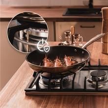Bolero Squad GN 2200F InoxPiano cottura a gas predisposto per l'installazione a GAS NATURALE A 2 FUOCHI, finitura in acciaio inossidabile, griglie individuali in ghisa, potenza di 5,25 kW, bruciatore WOK a tripla corona, accensione elettrica, sistema di sicurezza delle valvole, per gas naturale e kit di conversione incluso.