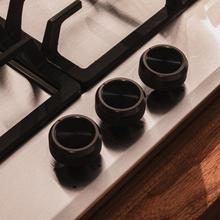 Bolero Squad GN 3200F Inox Placa de gas preparada para instalación a GAS NATURAL DE 3 FUEGOS, acabado en acero inoxidable, parrillas completas de hierro fundido, potencia de 6,25kW, quemador WOK triple corona, encendido eléctrico, sistema de seguridad de las válvulas, para gas natural y accesorio para la conversión de gas incluído.