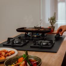 Bolero Squad GN 3800S Eternal Nano Glass Placa de gas, 3 fuegos, preparada para instalación a GAS NATURAL acabado en cristal negro mate, parrillas individuales de hierro fundido, potencia de 10,35kW, quemador Eternal, encendido eléctrico, sistema de seguridad de las válvulas, para gas natural y accesorios para la conversión de gas incluído.