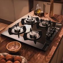 Bolero Squad GN 4200S Glass Black Placa de gas preparada para instalación a GAS NATURAL DE 4 FUEGOS, acabado en cristal negro, parrillas individuales de hierro fundido, potencia de 8kW, quemador WOK triple corona, encendido eléctrico, sistema de seguridad de las válvulas, para gas natural y accesorio para la conversión de gas incluído.