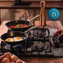 Bolero Squad GN 4200F Glass BlackPiano cottura a gas predisposto per l'installazione a GAS NATURALE A 4 FUOCHI, finitura in vetro nero, griglie complete in ghisa, potenza di 8 kW, bruciatore WOK a tripla corona, accensione elettrica, sistema di sicurezza delle valvole, per gas naturale e kit di conversione incluso.