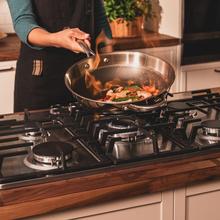 Bolero Squad GN 5200F Inox Placa de gas, 5 fuegos, preparada para instalación a GAS NATURAL acabado en acero inoxidable, parrillas completas de hierro fundido, potencia de 11kW, quemador WOK triple corona, encendido eléctrico, sistema de seguridad de las válvulas, para gas natural y accesorio para la conversión de gas incluído.