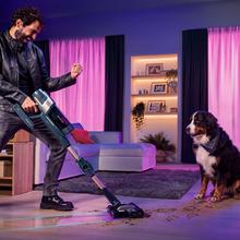 Conga Rockstar RZ500 AI AquaPet Flex StationAspirador vertical con base de autovaciado. 410 AW y 1250 W. Tubo flexible. Inteligencia Artificial. Cepillo para animales y accesorio WaterTank de fregado.