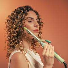 SurfCare 1600 CurlClip Olive. Rizador eléctrico de calentamiento rápido con selector de temperatura (+/–), indicador LED de calentamiento y apagado automático