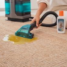 Conga Carpet&Spot Clean 7500 Pro. Limpiatapicerías con 750 W de potencia y succión de hasta 17 kPa. Dispone de depósitos de 1600 ml (agua limpia) y 750 ml (agua sucia), diseño compacto y kit de 4 accesorios