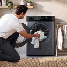 Lavatrice-asciugatrice 2 in 1 Bolero DressCode Wash&Dry 85610 Titanium, colore Titanium, capacità 8/5 kg, classe A/D, 1400 giri/min e motore Inverter Plus: 15 programmi con sistemi intelligenti OnSmart e Fuzzy Logic, asciugatura automatica, programmi a vapore SteamMax e stabilizzazione intelligente Smooth Wash, cestello con design Space Pro e Pearl Drum, con gomma antibatterica e funzioni Drum Clean, Stop&Go, Delay End e Kidlock.