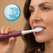 Escova de dentes elétrica sônica ToothCare Sonic Berry. Recarregável, com 3 modos de escovação, temporizador de 2 minutos e alertas de zona a cada 30 segundos. Inclui 2 cabeças de escova e indicador LED.