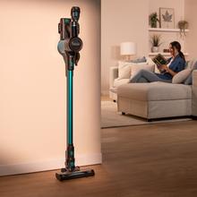 Rockstar R50. Aspirador vertical con 165 W de potencia total y hasta 45 minutos de autonomía. Incorpora tecnología GreenDetect con luz verde para visualizar la suciedad, cepillo multifunción y diseño ligero. Incluye accesorio 2 en 1 y soporte de pared para facilitar la limpieza y el almacenamiento.