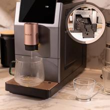 Cremmaet Stretta Cafetera superautomática con bomba de 19 bares, potencia de 1500 W y molinillo integrado. Prepara Espresso, Americano, Lungo y doble espresso con un solo toque. Diseño compacto con pantalla táctil LED, limpieza automática y mantenimiento sencillo.