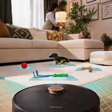 Conga Q300. Robot aspirateur et laveur de sols avec serpillères rotatives réglables. La serpillère droite s'étend sur 55 mm. Aspiration de 25 000 Pa et détection d'obstacles avancée. Nettoyage automatique de la base à l'eau chaude et au détergent, suivi d'un séchage à l'air chaud. Couverture à 100 % des coins. Brosse anti-emmêlement sans poils. Autonomie de 280 minutes.