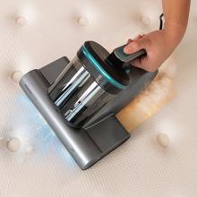Der Conga Rockstar 5000 Matratzenstaubsauger mit 350 W Leistung, 10.000 Pa Saugkraft und UV-C-Licht sorgt für eine gründliche und hygienische Reinigung. Das Zweitanksystem gewährleistet eine gleichbleibende Reinigungsleistung. 4 Meter Aktionsradius.