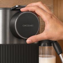 Power Caps 20 Latte Black Cafetera de cápsulas compatible con Nespresso®. Bomba de 20 bares y sistema de leche integrado. Prepara Espresso, Cappuccino, Latte y espuma de leche con un solo toque.