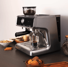 Power Espresso 20 Barista Cream&Grind. Cafetera espresso con depósito de café y 20 bares.