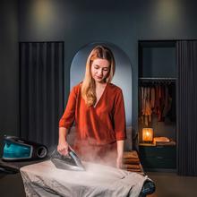 IronHero 3200 Steam Station Centrale vapeur horizontale de 3200 W avec pression de 8 bars, semelle en céramique ultra-glissante, système de sécurité Auto Shut Off, filtre anti-calcaire, anti-gouttes et système d’auto-nettoyage. Jet de vapeur de 420 g/min et vapeur continue de 150 g/min.