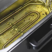 Cleanfry 3 L Full Inox Freidora eléctrica 3 litros de acero inoxidable con filtro OilCleaner que mantiene el aceite limpio. Con 2000 W de potencia y 3 litros de capacidad. Cuerpo, cubeta, tapa y cestillo de acero inoxidable. Tapa con ventana y filtro antiolores. CleanFry 3 L Full Inox.