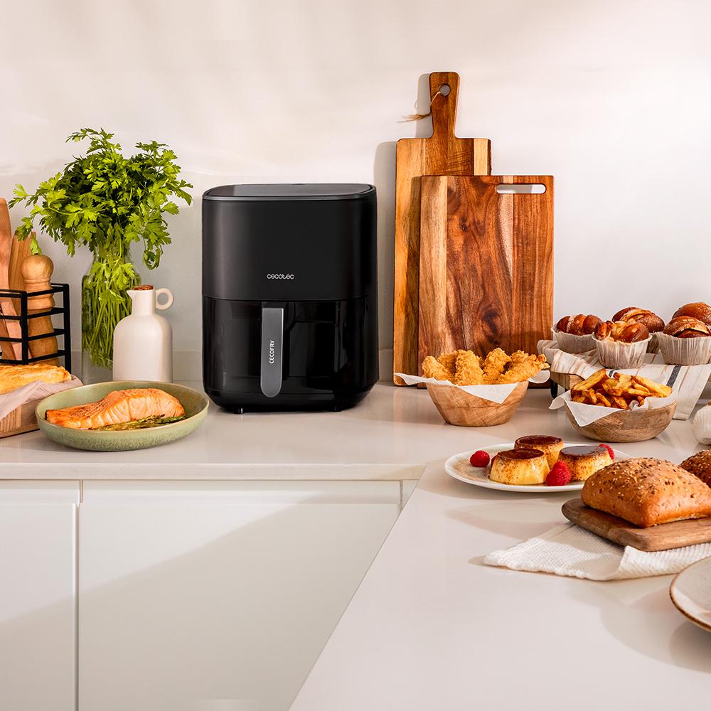 Freidora de aire CECOTEC Cecofry Fantastik Window 6500 en encimera de cocina