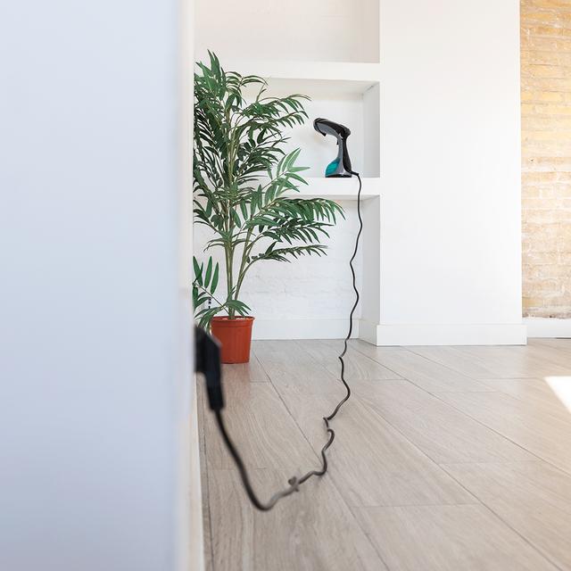 Fast&Furious 4050 X-Treme Ferro de engomar com uma potência de 1960 W e vapor contínuo de 35 g/min. Sistema de segurança Auto Shut-Off e acessório de escova incluído. Pronto para engomar em 20 segundos. Depósito de 265 ml.