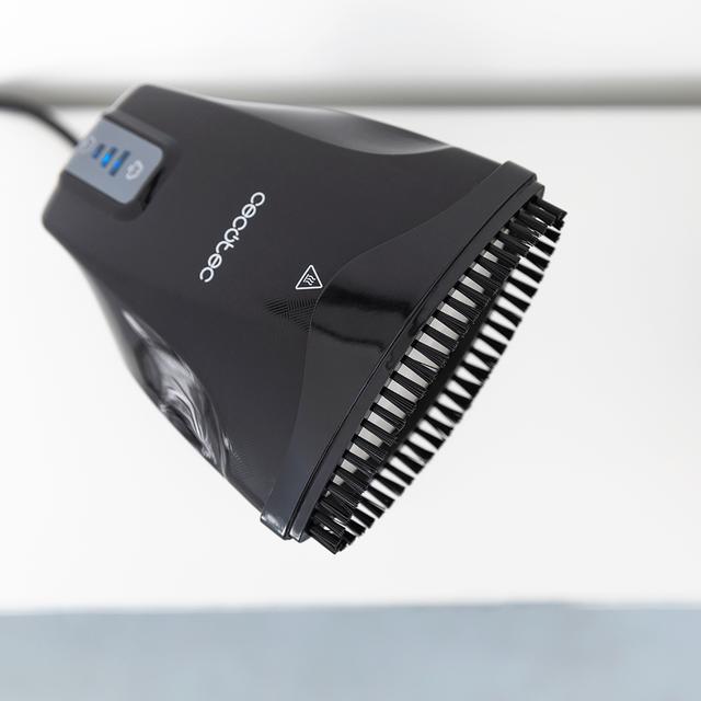 Fast&Furious 4050 X-Treme Ferro de engomar com uma potência de 1960 W e vapor contínuo de 35 g/min. Sistema de segurança Auto Shut-Off e acessório de escova incluído. Pronto para engomar em 20 segundos. Depósito de 265 ml.