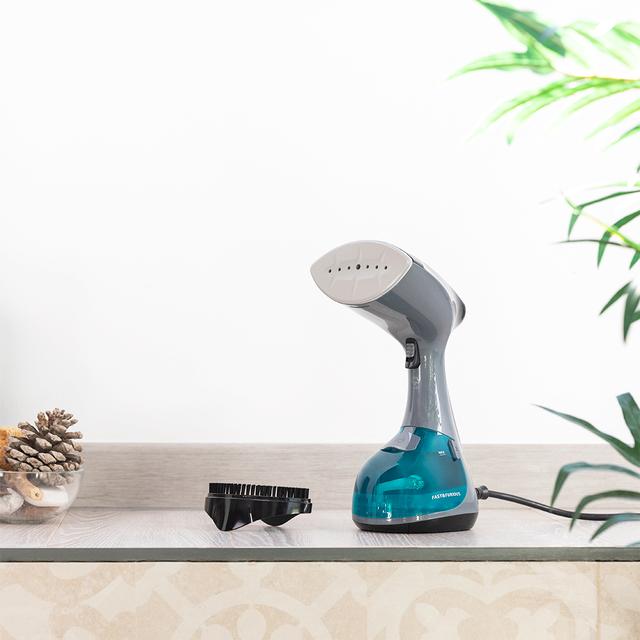 Fast&Furious 4050 X-Treme Ferro de engomar com uma potência de 1960 W e vapor contínuo de 35 g/min. Sistema de segurança Auto Shut-Off e acessório de escova incluído. Pronto para engomar em 20 segundos. Depósito de 265 ml.