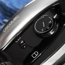 Fast&Furious 8060 Ultra Steam Centro de planchado ultrapotente de 3000 W con 15 bares de presión, suela ultradeslizante Turbo Slide Pro con revestimiento de óxido de titanio y golpe de vapor de 750 g/min y 175 g/min de vapor continuo, caldera semindustrial de gran tamaño GeiserBoom. Modo Eco y sistema de limpieza automatico.