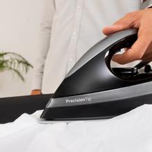 Fast&Furious 8060 Ultra Steam Centro de planchado ultrapotente de 3000 W con 15 bares de presión, suela ultradeslizante Turbo Slide Pro con revestimiento de óxido de titanio y golpe de vapor de 750 g/min y 175 g/min de vapor continuo, caldera semindustrial de gran tamaño GeiserBoom. Modo Eco y sistema de limpieza automatico.