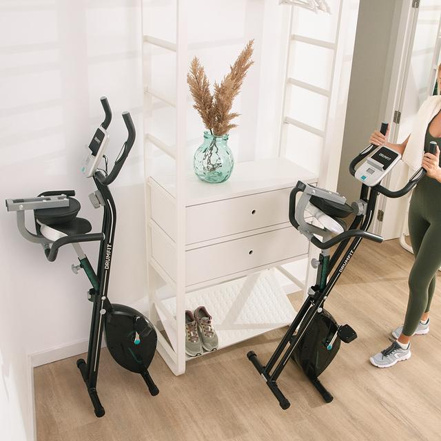 DrumFit X-Bike Neo Ultra Bicicleta estática plegable con respaldo. Pantalla LCD. Resistencia magnética variable. Sillín confort con respaldo y agarres laterales. Soporte para tablet y ruedas de transporte.