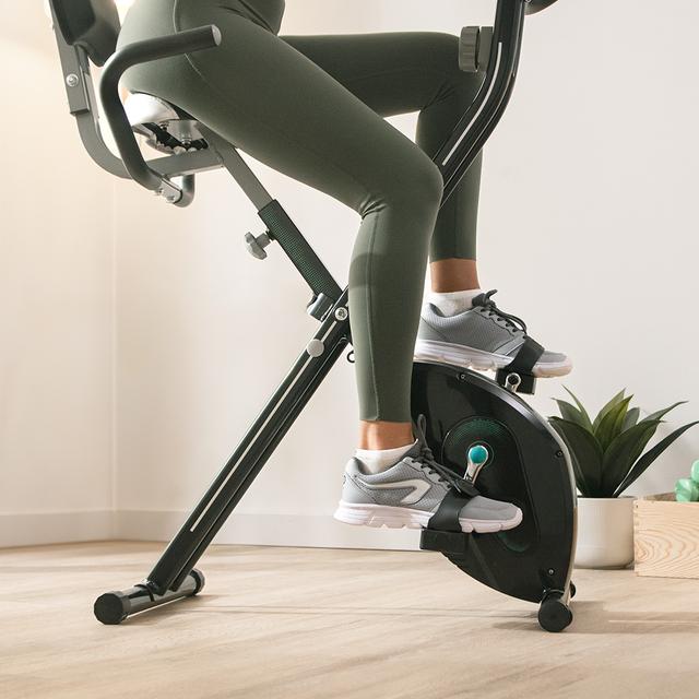 DrumFit X-Bike Neo Ultra Bicicleta estática plegable con respaldo. Pantalla LCD. Resistencia magnética variable. Sillín confort con respaldo y agarres laterales. Soporte para tablet y ruedas de transporte.