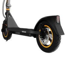 Bongo D30 XL Connected + Phone holder Patinete eléctrico con potencia máxima de  700W y neumáticos de 10" que permite superar pendientes y desplazarse por cualquier superficie cómodamente. Con autonomía de hasta 30 km. Incluye acople porta teléfono para el manillar. Cumple con todos los requisitos de la nueva normativa española de circulación.