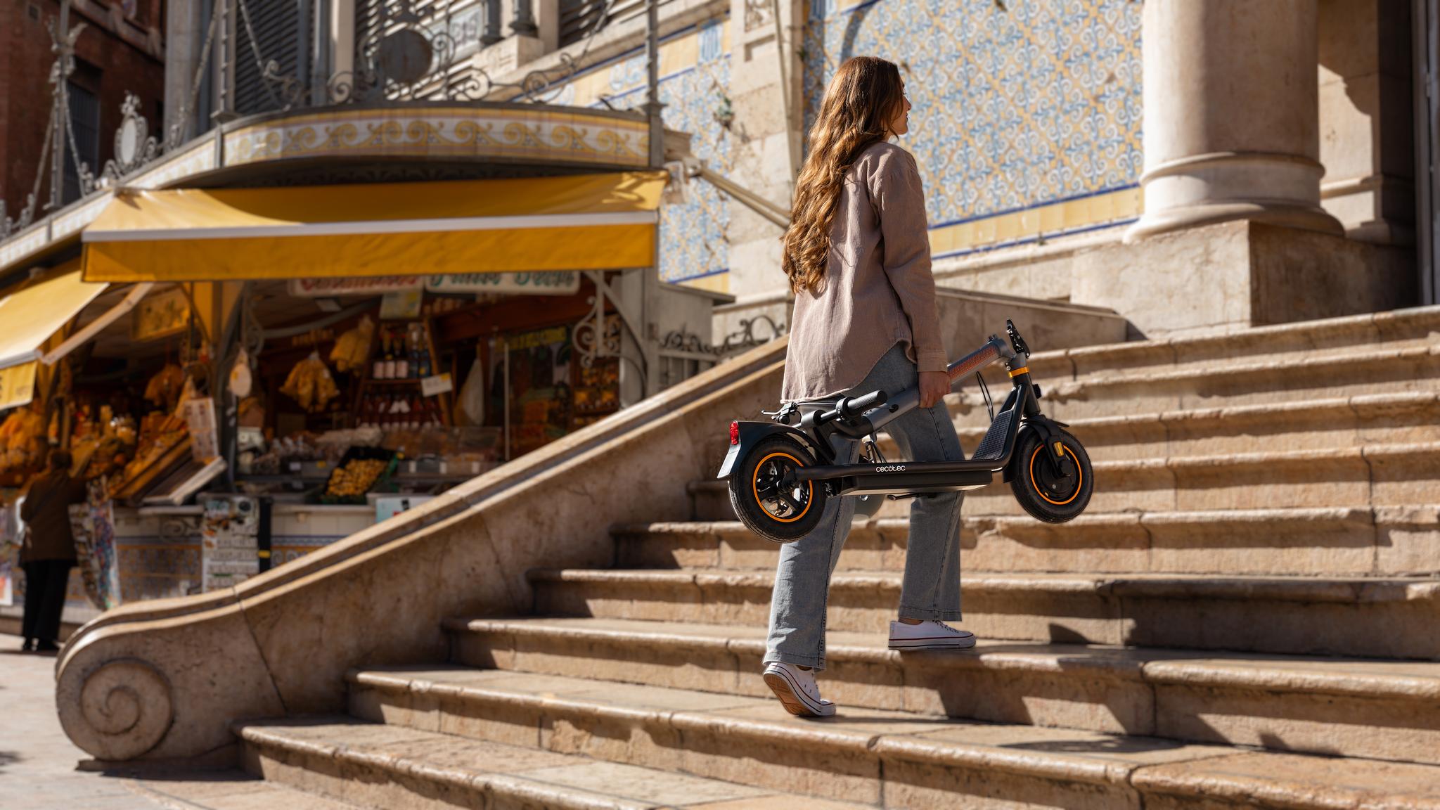 Trottinette électrique Cecotec Bongo D30 XL Connected – 700W, 30 Km D’autonomie, Pneus 10”, App Et Support Tel, Homologuée