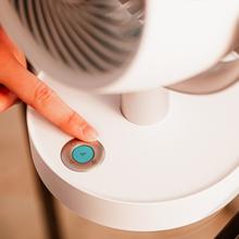 EnergySilence 800 Cyclone Desk Portable Cool Ventilateur de table à batterie de 4000 mAh avec moteur DC, oscillation et inclinaison réglable.