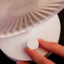 EnergySilence 2000 Portable Desk Cool Ventilador de sobremesa de batería con 2000 mAh, oscilación automática e inclinación ajustable.