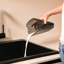 Conga Rockstar Hand 8,4 V X-Treme Aspirador de mano con batería de Ion-Litio 8,4 V*. Tecnología ciclónica sin bolsas. Para sólidos y líquidos. Depósito de 500 ml. Apto para todas las superficies. Incluye accesorio para muebles, para esquinas y un filtro de alta eficiencia extra. *Valor máximo